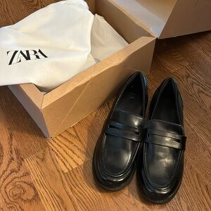 Zara Girls Black Loafers, size 37
